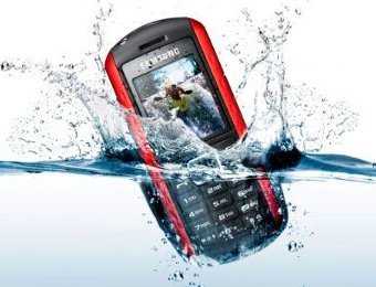 Celular en agua