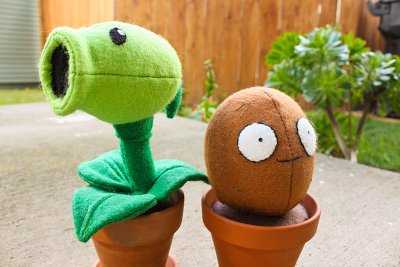 plants-vs-zombies-toy